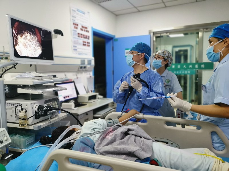 西安8岁女童患异食癖捡食头发6年多 医生取出11CM毛发结石