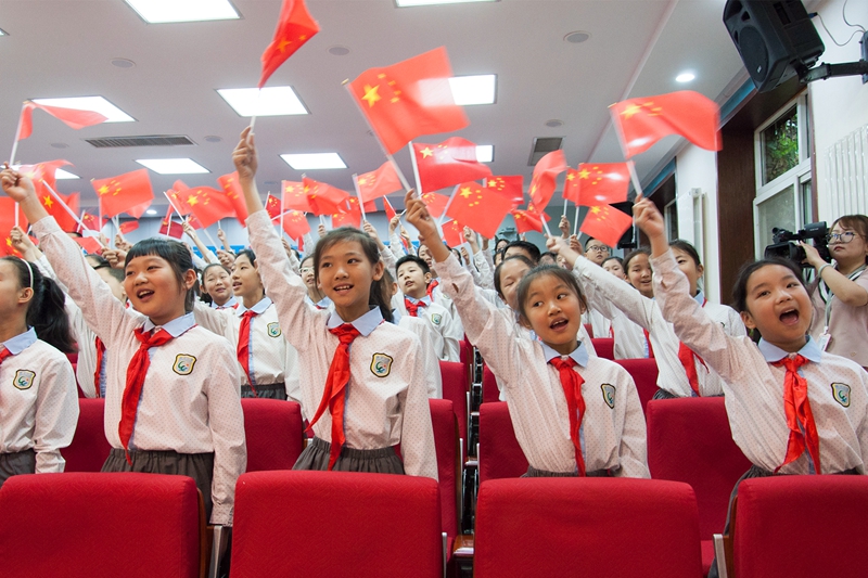 航天小学举行《我和我的祖国》MV发布仪式