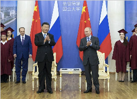 习近平出席接受圣彼得堡国立大学名誉博士学位仪式