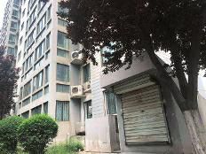西安紫薇家天下小区地下室被租出去当仓库 住户担忧存隐患