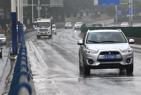 西安南三环长安立交桥竟然有裂缝 市政桥梁监测中心回应