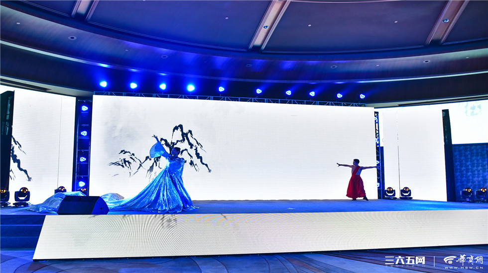 精彩的开场表演