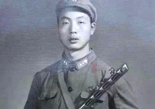 退伍季 陕西一位渐冻症老兵的心愿：讲讲我的军人往事