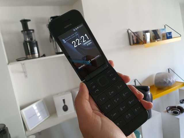 售价700元 诺基亚经典翻盖手机重出江湖 