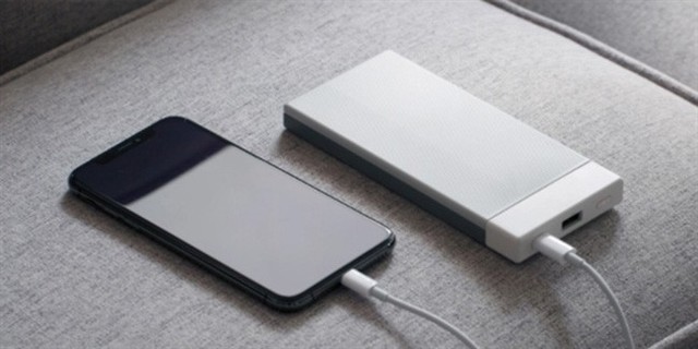 锤子推出坚果移动电源10000mAh 支持iPhone快充 