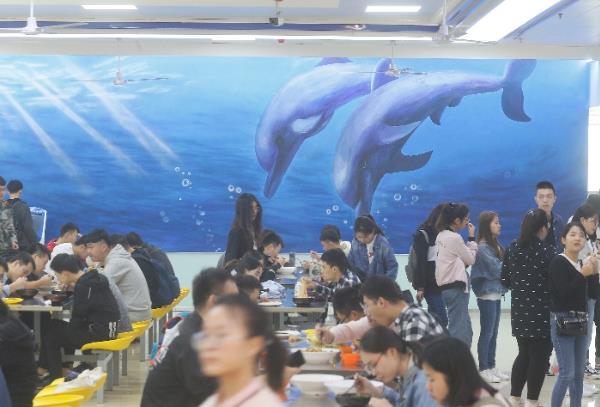 老式饭堂变身海洋主题餐厅 西安邮电大学学生有福了