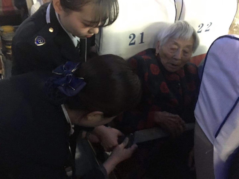乘客不慎错过发车时间  三府湾客运站工作人员主动办理转乘