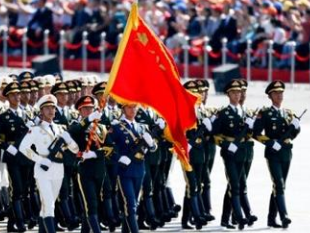 庆祝中华人民共和国成立70周年大会在京隆重举行 天安门广场举行盛大阅兵仪式和群众游行 习近平发表重要讲话并检阅受阅部队