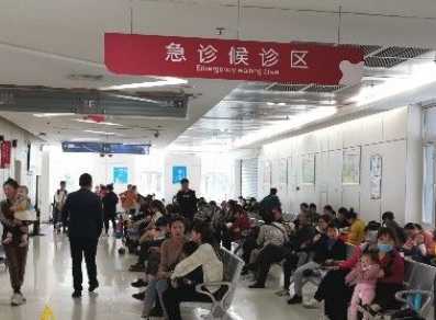 天气转凉西安医院里患儿扎堆 家长一定要注意这些方面