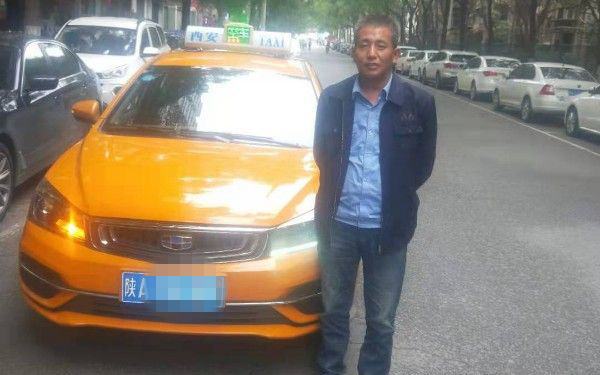 全城寻找粗心乘客！128.5元出租车费错付成1万元 的哥急寻人