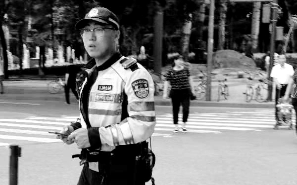 西安辅警执勤时壮烈牺牲 行车记录仪留下了他奋不顾身的一幕