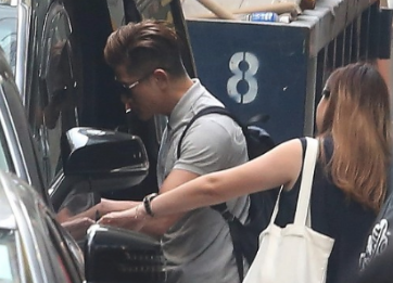 华商头条|郭富城夫妇携女儿外出看医生 方媛穿热裤美腿吸睛