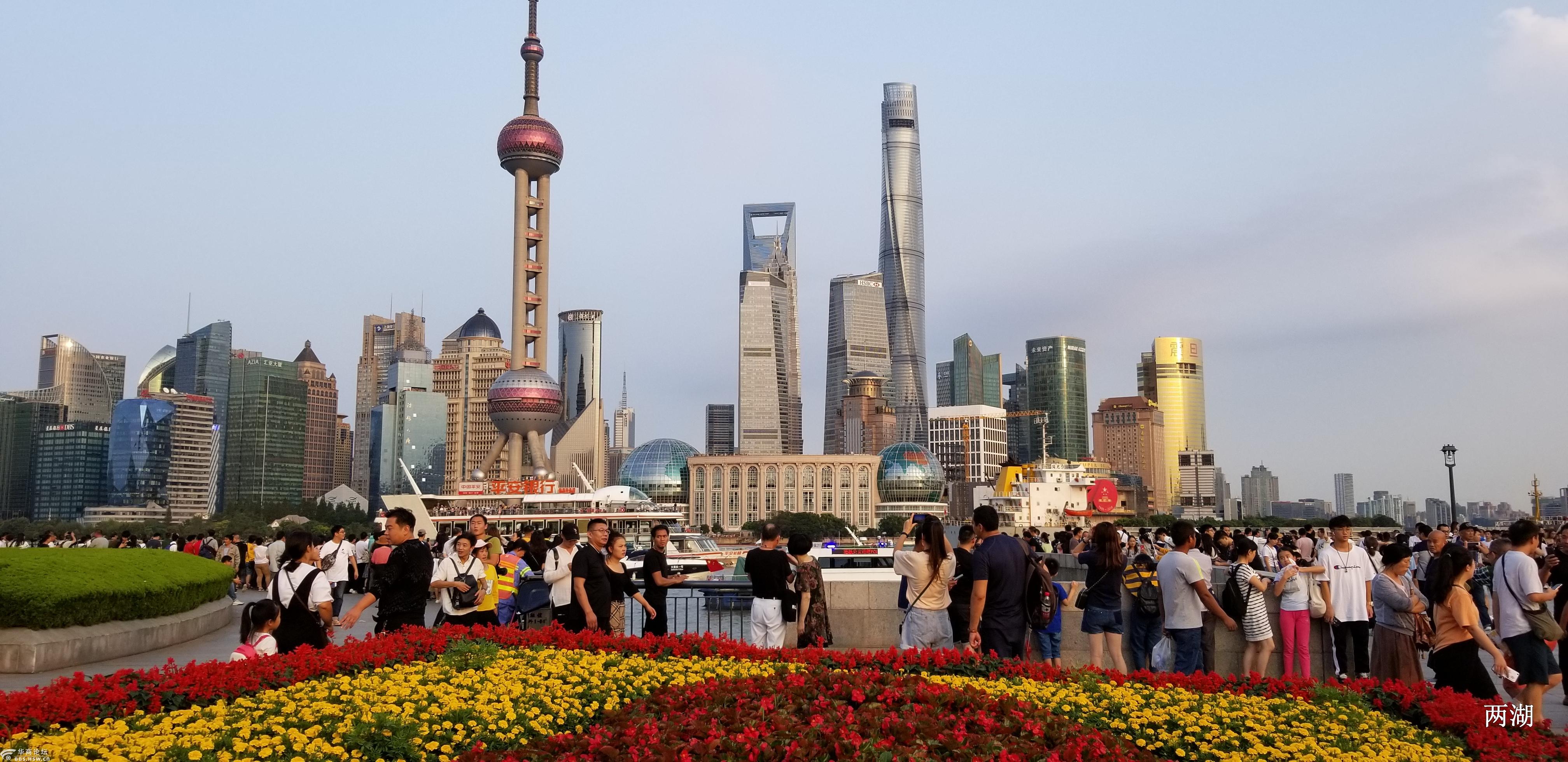 上海外滩南京路上扫街