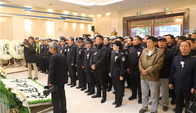 最后的告别 西安牺牲交警徐锦瑞遗体告别仪式今日举行