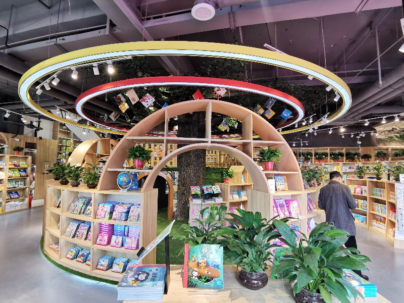 亲子阅读再添好去处西部最大儿童主题书店在西安经开区开业