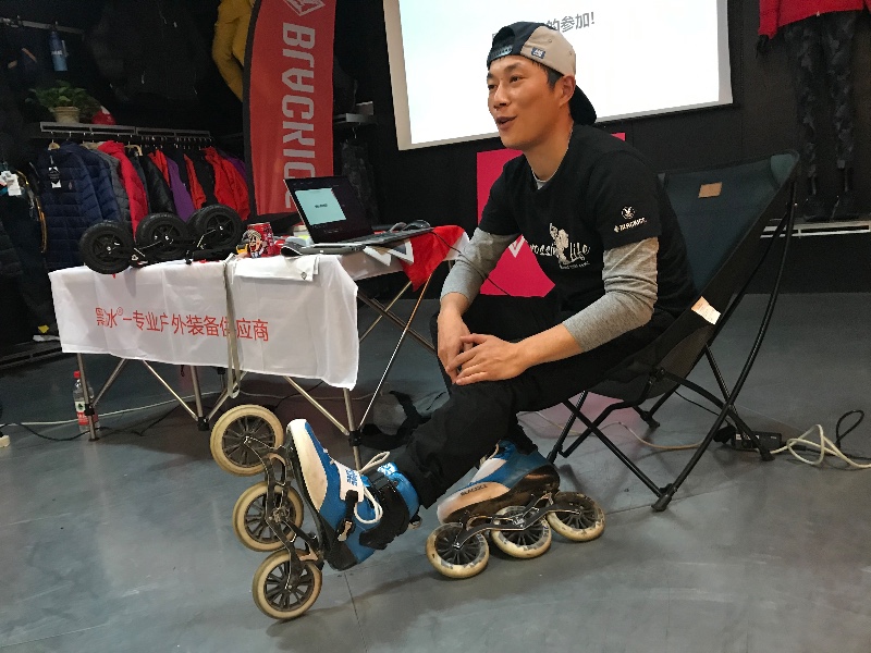 一极限玩家要从西安轮滑到罗马 全程三万五千米历时七个多月