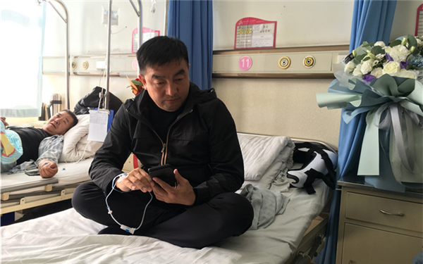 惊魂！深夜抓捕涉毒嫌疑人 甘泉民警坠下12米高崖畔