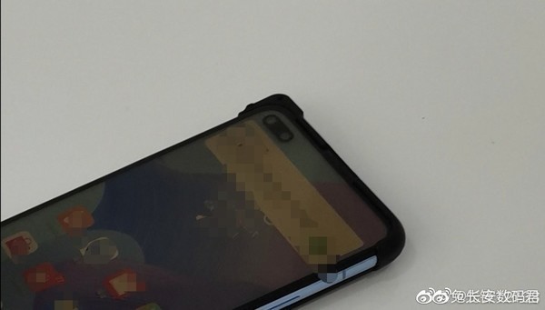 疑似华为nova 6 5G真机（图取自微博）