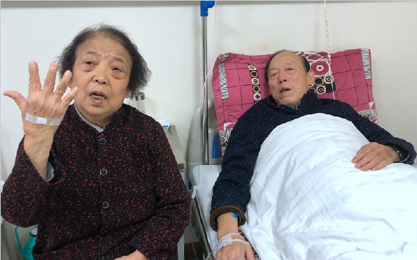 西安老人街头摔晕遇好心人帮助 清醒后5次返回寻找恩人线索