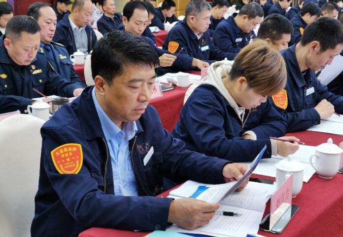 西安出租车管理处霸气喊话3万驾驶员：谁砸行业的锅 我们就砸谁的饭碗