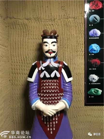 兵马俑复原图,众所皆知,兵马俑刚挖出来是彩色的;唇上那就是传说中的