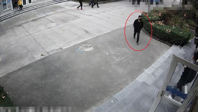 大学生出门把钥匙藏在宿舍门框上 结果被不法分子盯上了