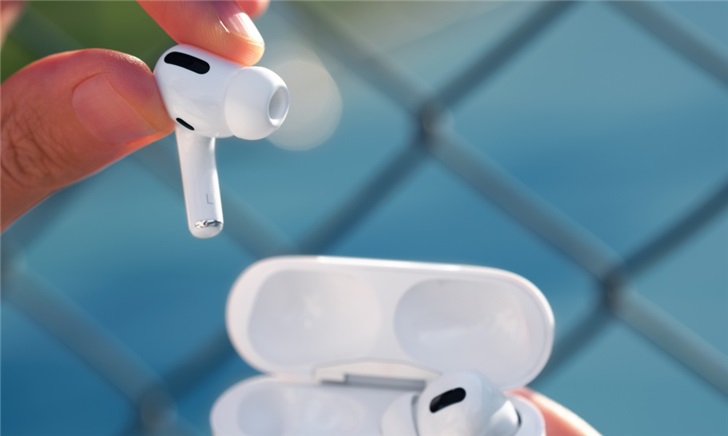 真香！你的苹果AirPods Pro可能有一股蓝莓味