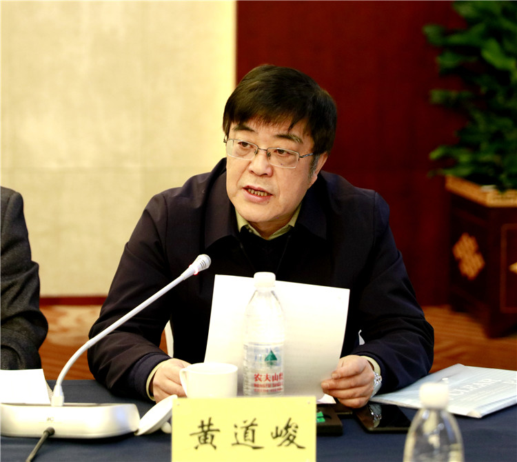西安体育学院党委书记黄道峻致欢迎辞.jpg