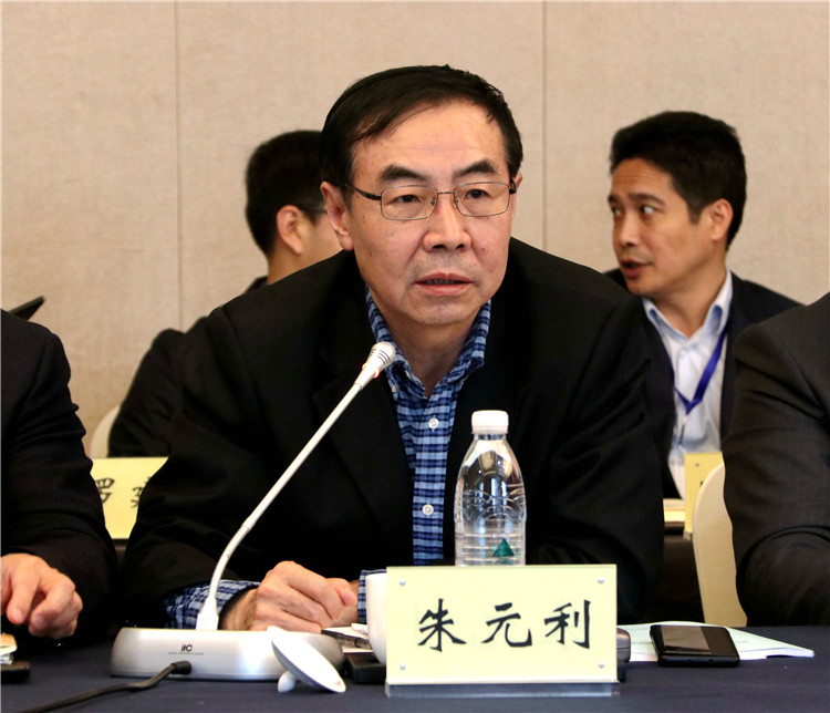 西安体育学院校长朱元利在会上作《深化“教科训”三融合内涵建设 矢志特色办学助力体育强国》主题报告.jpg