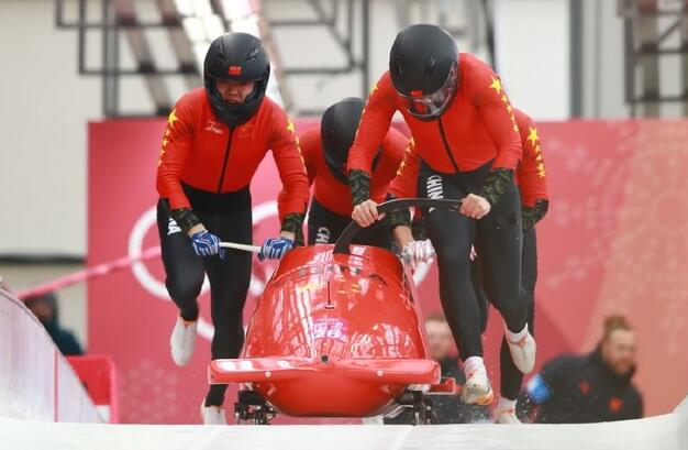 陕西运动员金坚在十四冬四人雪车赛中夺金