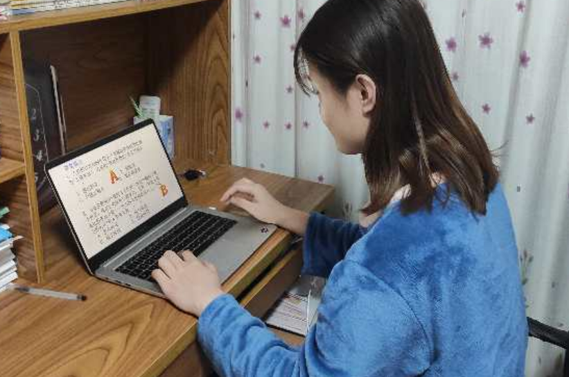 华商头条|西安石油大学志愿者为51名医护人员子女提供免费家教服务