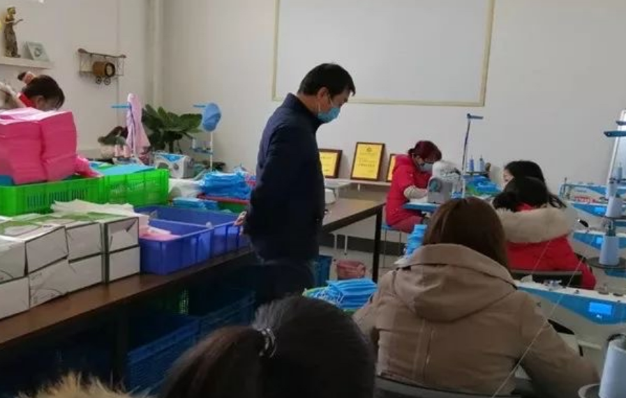 汉中应急指导企业复工 发现施工现场有员工未戴口罩