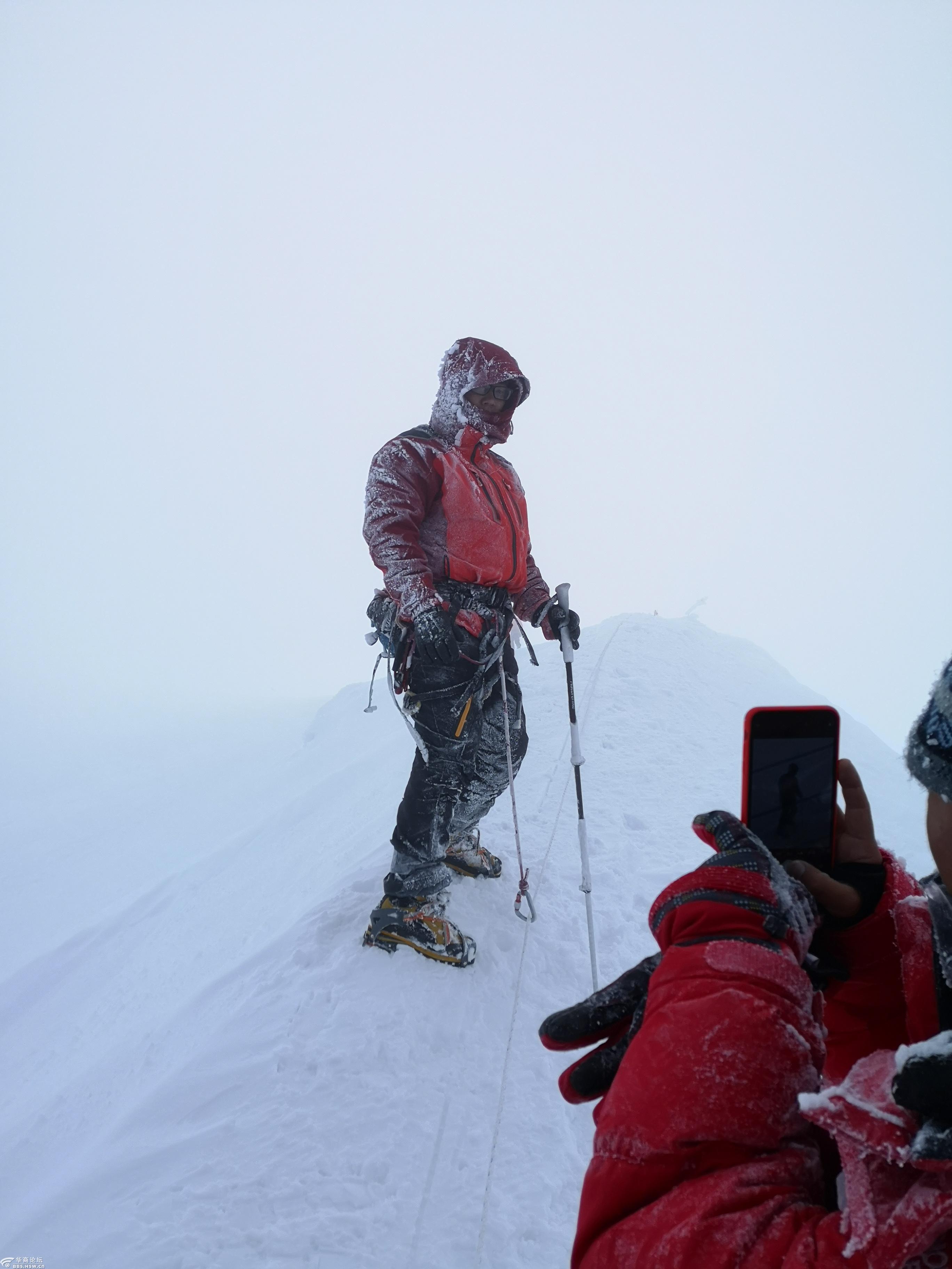 天气预报也不准时候 差点哭啦 7月2日玉珠峰冒着风雨登顶