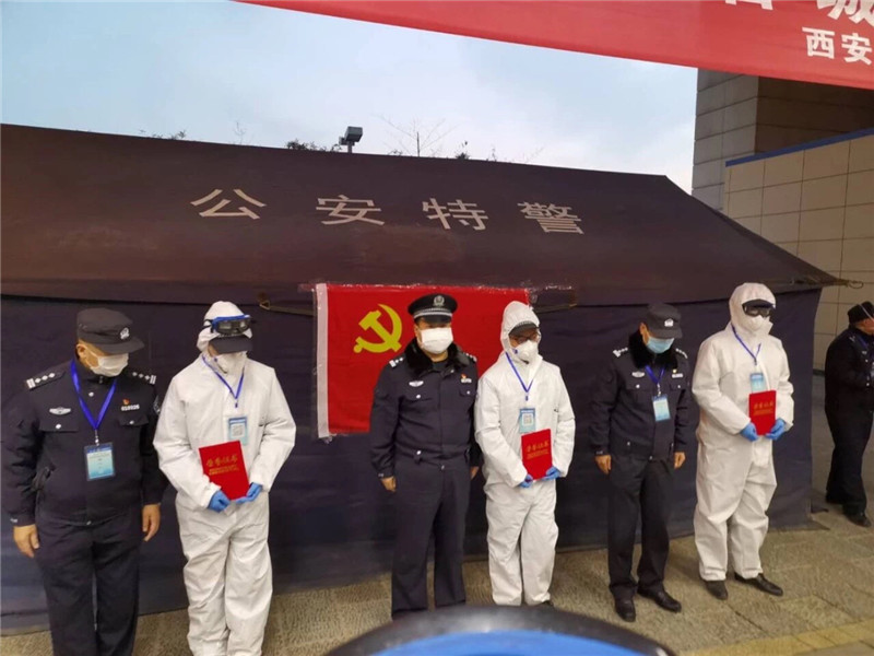 休假取消后想尽办法赶回西安 他们都为加入防控一线