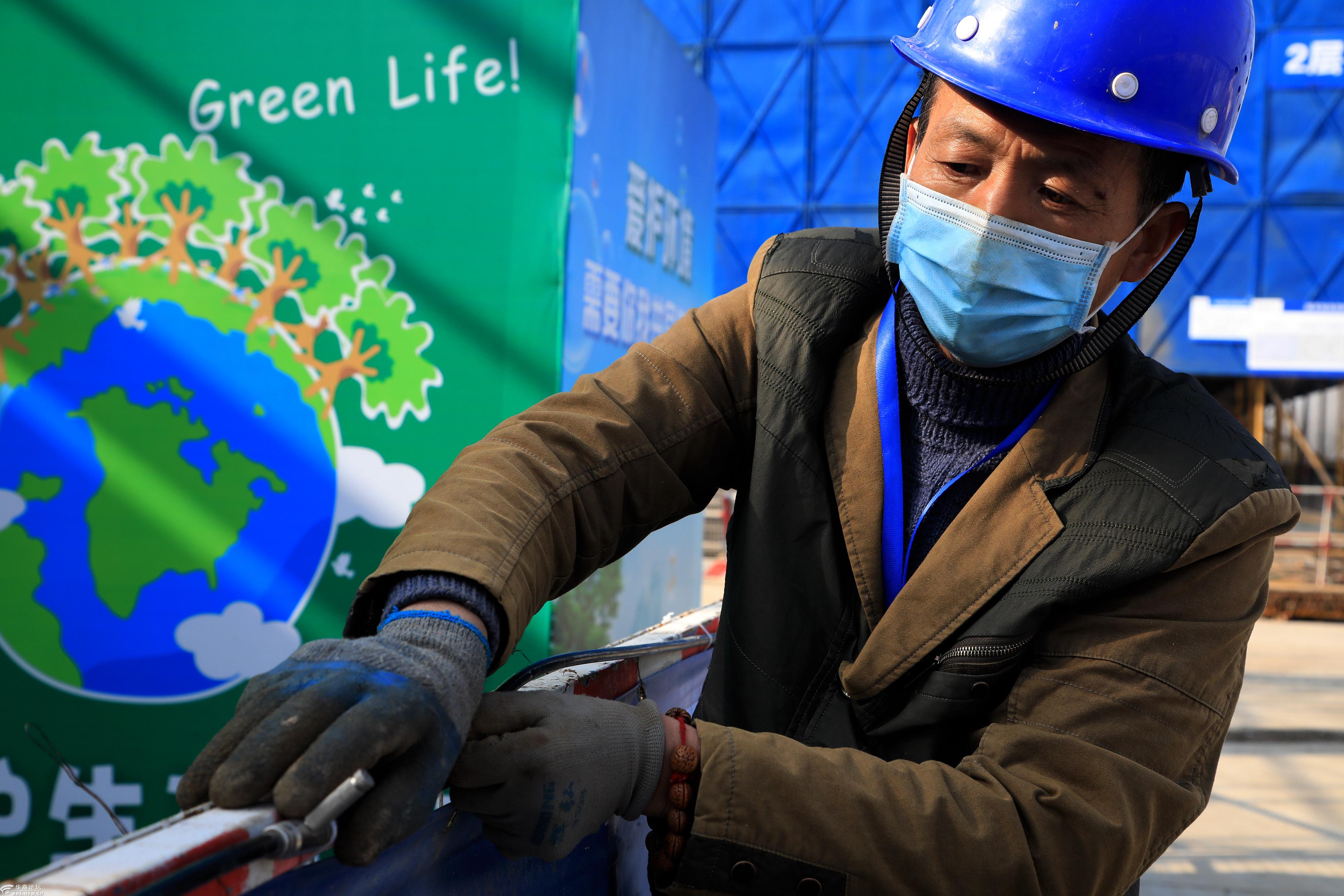 摄影日记戴口罩的农民工