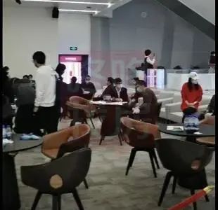 深圳又火了！2000万起步 土豪戴着口罩去抢房