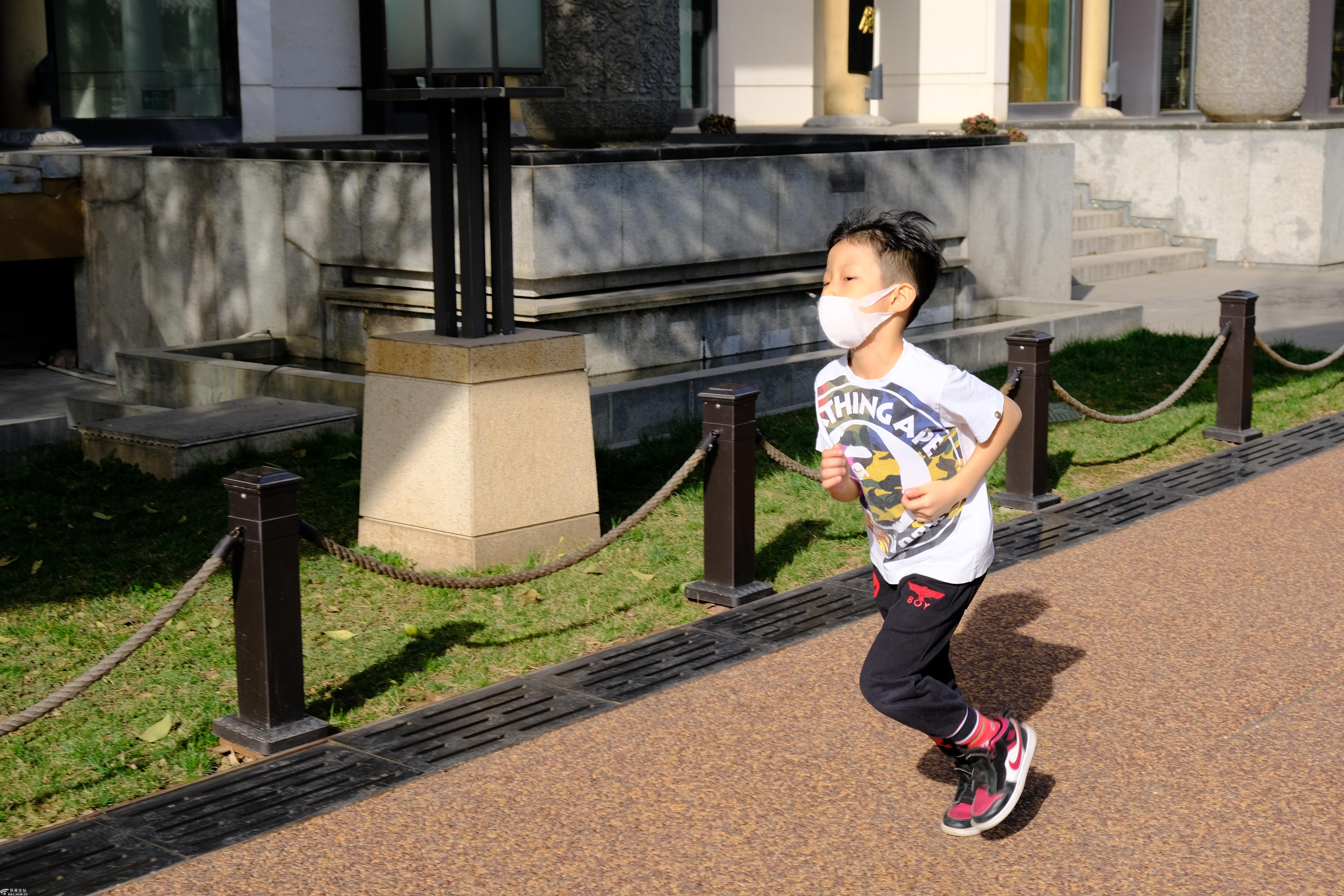 2020314日曲江池胡逛乱拍戴口罩的小朋友
