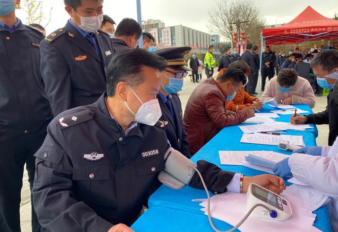 众志成城、热血逆行 泾河公安60多名警务人员献出近两万CC血浆