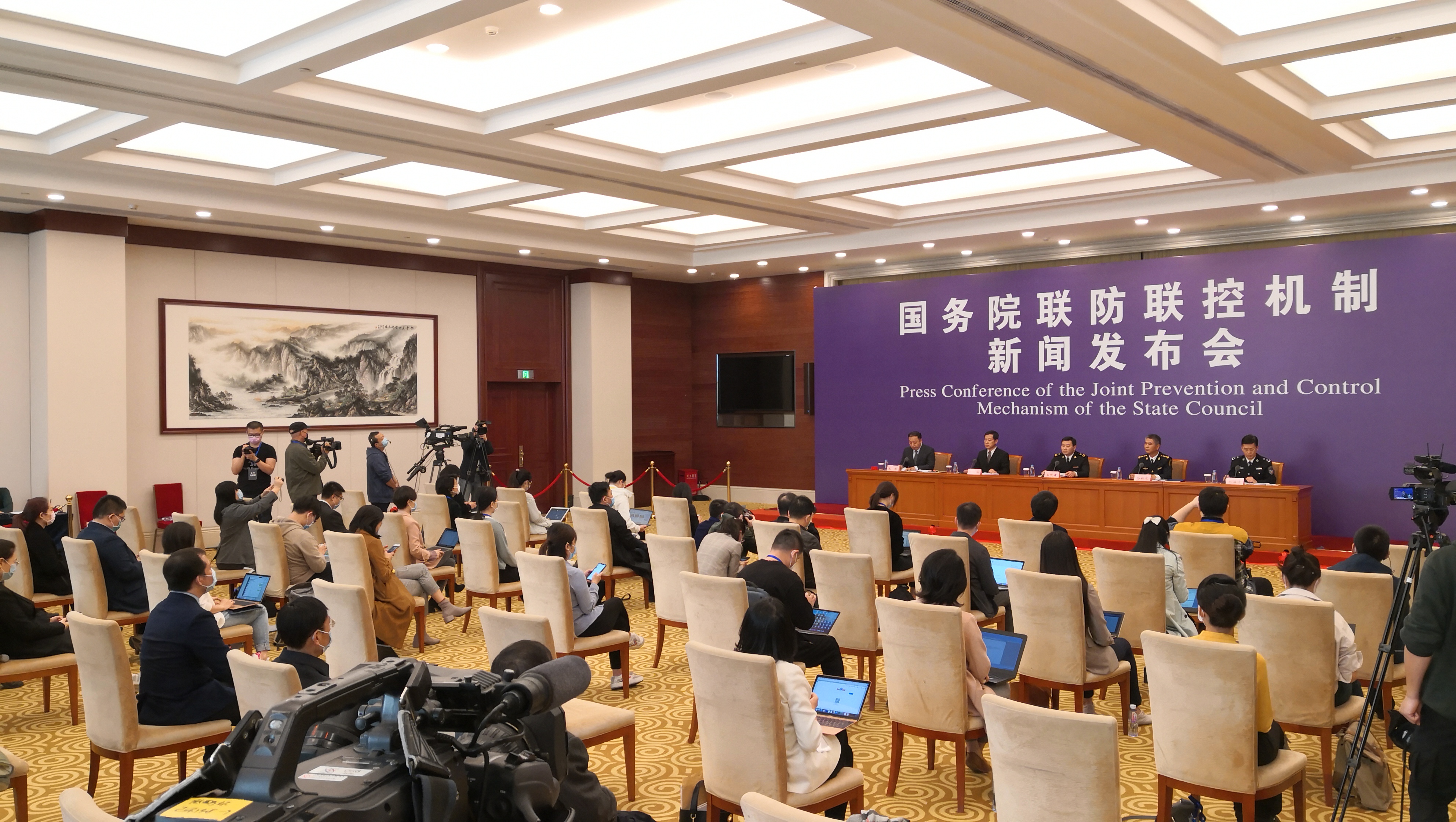 海关总署：对来自重点防控国家的交通工具100％实施登临检疫