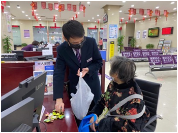 中国光大银行西安分行阳光服务传递战“疫”温暖