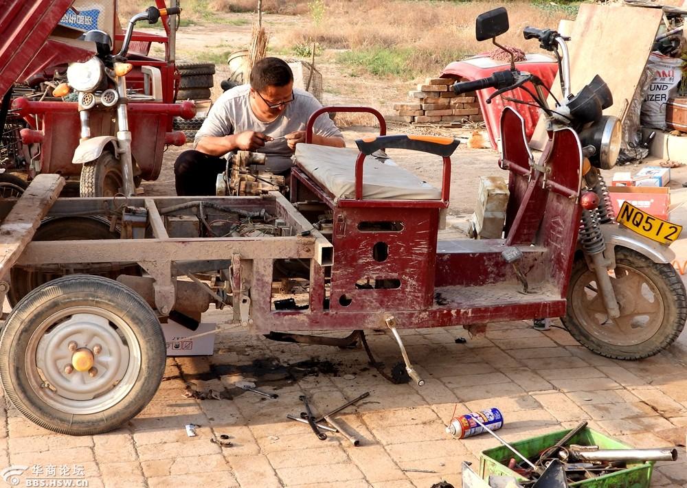 实拍在农村公路旁的夫妻修车行!