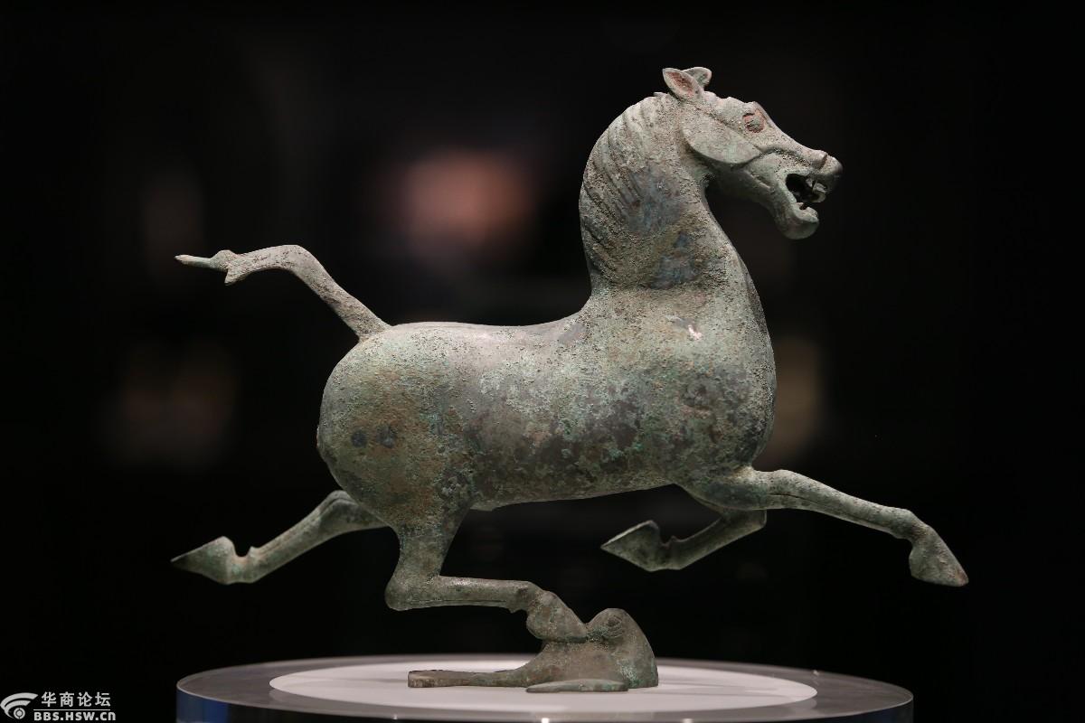 你见过马踏飞燕正面吗