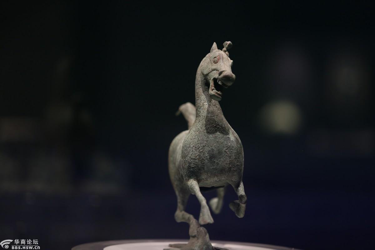 你见过马踏飞燕正面吗